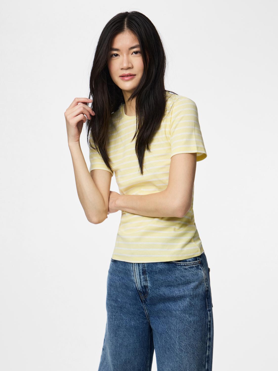 model_shot-front